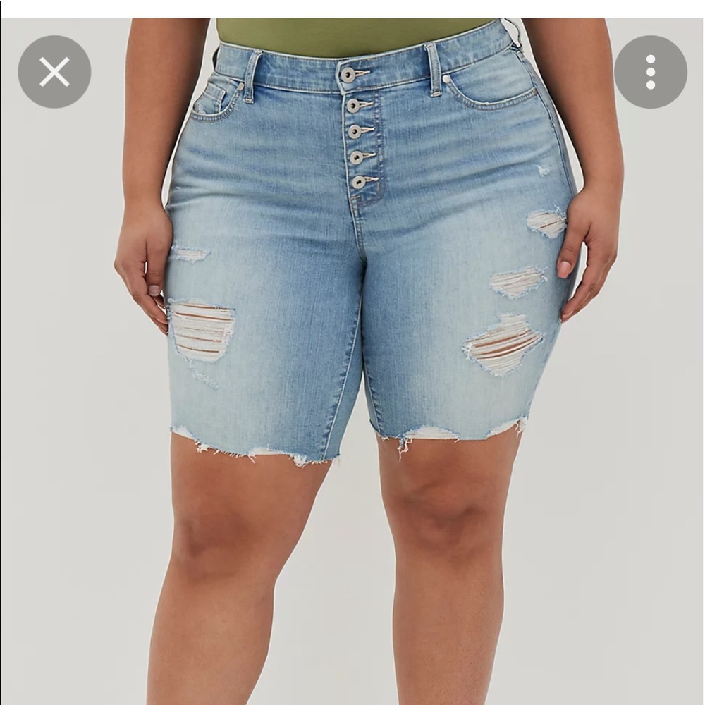 Torrid button fly ripped Bermuda shorts size 14